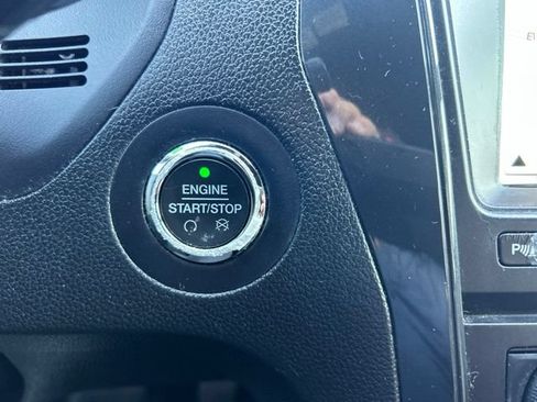 Used 2017 Ford Explorer XLT w/ Equipment Group 202A FWD image 19
