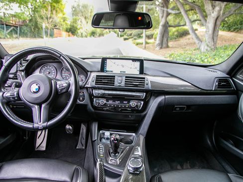 Used 2017 BMW M3 RWD image 21