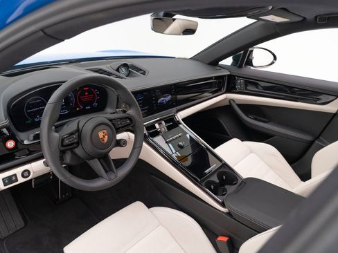 Used 2025 Porsche Panamera 4S image 4