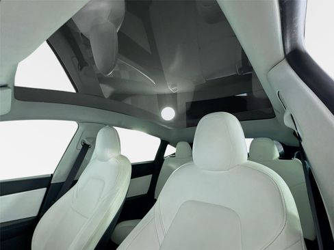 Used 2021 Tesla Model Y 2WD image 12
