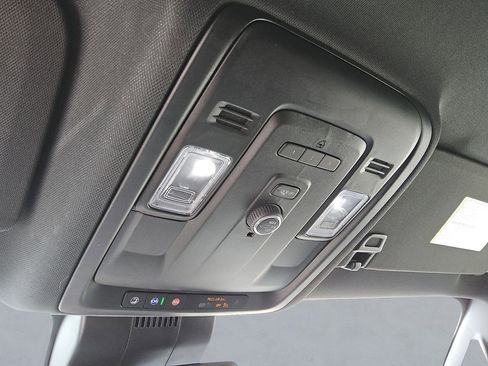 Used 2024 GMC Yukon SLT RWD image 31