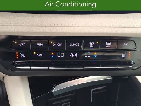 Certified 2022 Buick Envision Essence w/ Technology Package I FWD image 23
