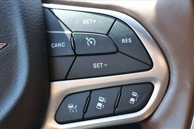 Used 2020 Chrysler Pacifica Limited FWD image 16