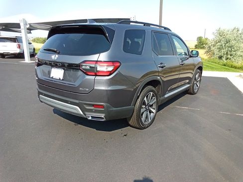 Certified 2025 Honda Pilot Elite image 3