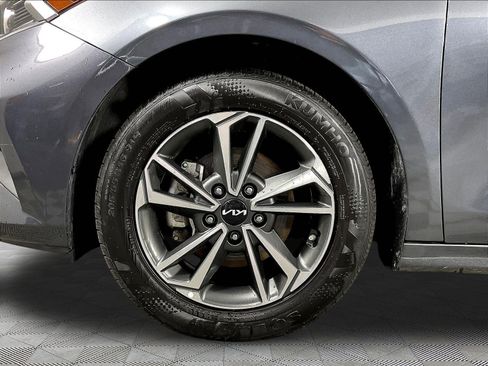 Certified 2024 Kia Forte LXS w/ LXS Technology Package FWD image 32