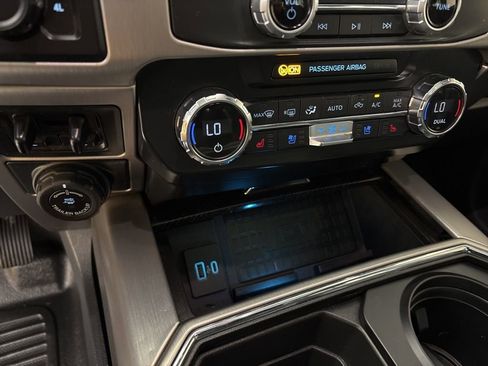 Used 2022 Ford F450 Platinum w/ FX4 Off-Road Package image 38