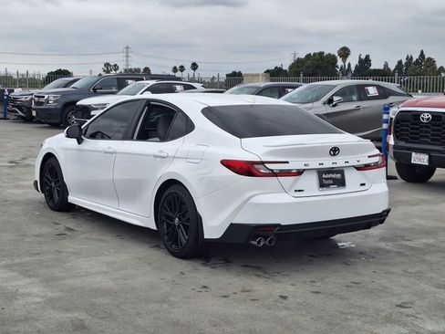 Used 2026 Toyota Camry SE FWD image 7