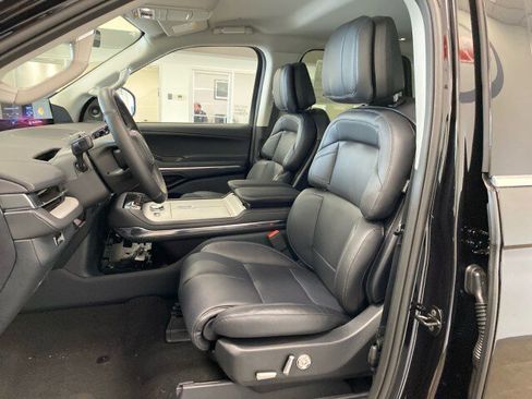 New 2026 Lincoln Navigator Premiere image 26