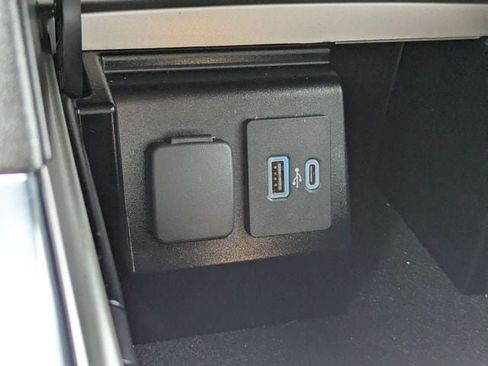 Used 2022 Ford Explorer XLT w/ Equipment Group 202A RWD image 22