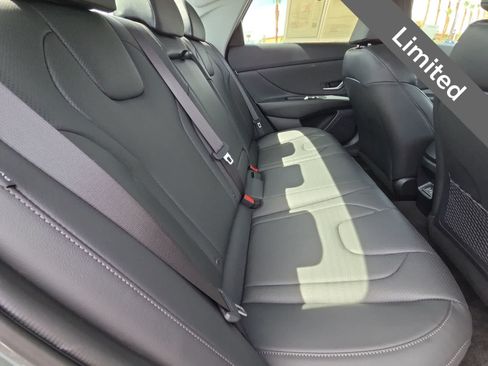 Used 2025 Hyundai Elantra Limited FWD image 17