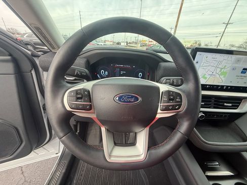Used 2025 Ford Explorer Active w/ Active Comfort Package image 16