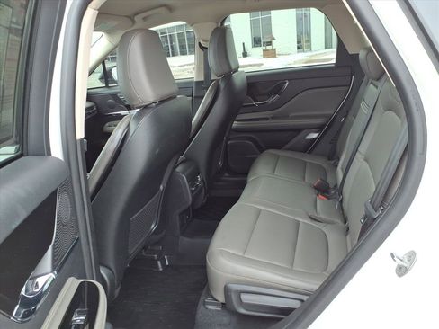 Used 2023 Lincoln Corsair AWD image 9