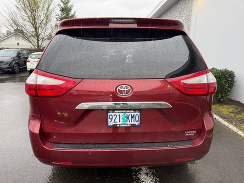 Used 2017 Toyota Sienna Limited Premium image 8