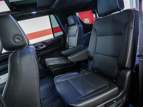 Used 2021 GMC Yukon SLT w/ SLT Premium Package image 13