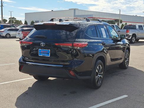 Certified 2020 Toyota Highlander XLE image 3