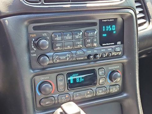 Used 1999 Chevrolet Corvette Convertible w/ Memory Pkg RWD image 21