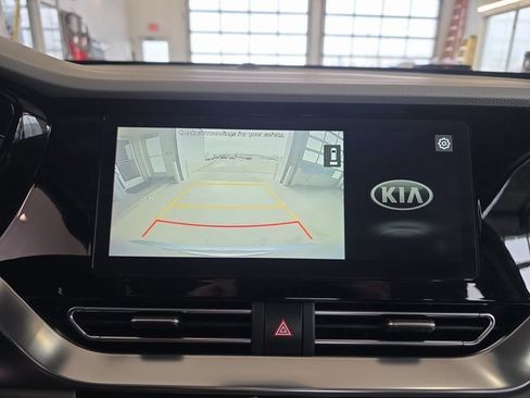 Used 2020 Kia Niro Touring image 22