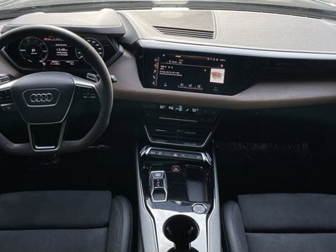 Used 2022 Audi e-tron GT Premium Plus image 16