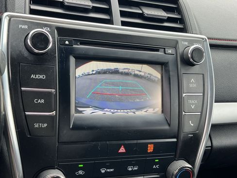 Used 2016 Toyota Camry SE FWD image 19