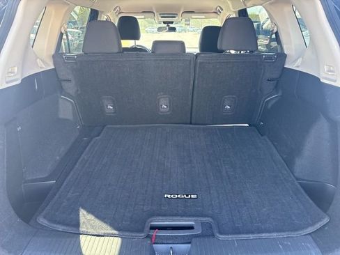 Used 2025 Nissan Rogue SV image 12