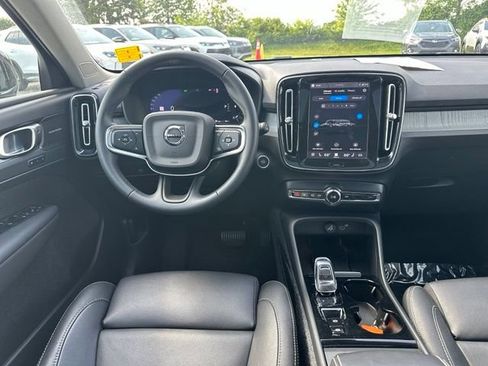 Used 2025 Volvo XC40 B5 Plus AWD/4WD image 14