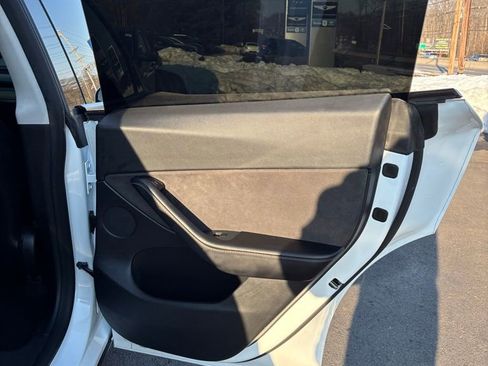 Used 2021 Tesla Model Y Long Range image 45