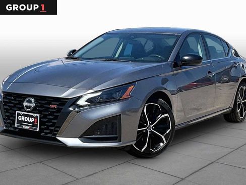 Used 2024 Nissan Altima 2.5 SR FWD image 1