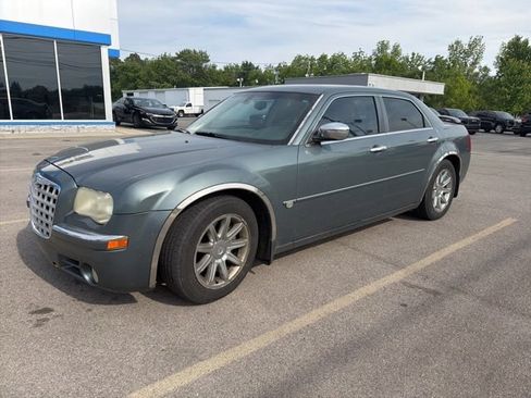 Used 2005 Chrysler 300 C w/ Sound Group II RWD image 2
