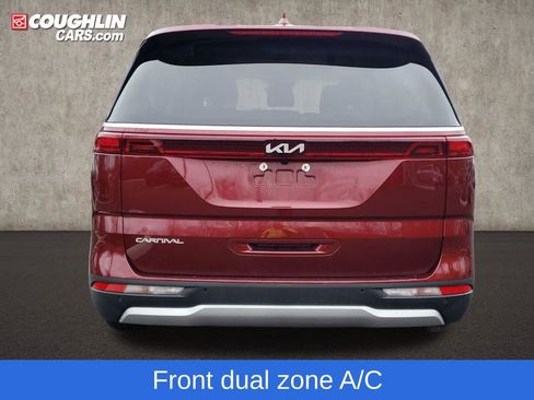 Used 2024 Kia Carnival EX FWD image 7