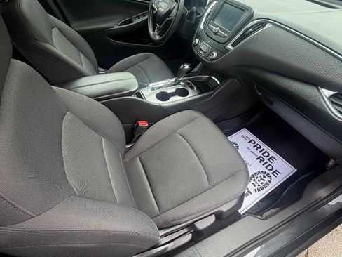 Used 2017 Chevrolet Malibu LT FWD image 31