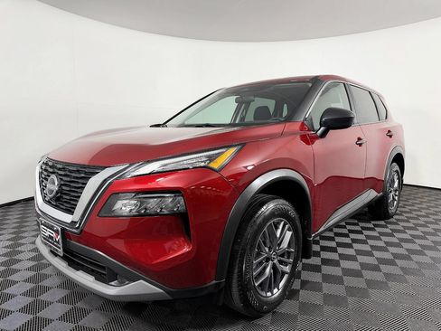 Used 2023 Nissan Rogue S AWD/4WD image 2