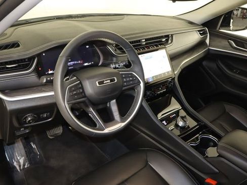 Used 2023 Jeep Grand Cherokee Limited AWD/4WD image 24