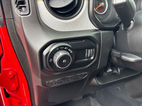 Used 2024 Jeep Wrangler Willys image 13