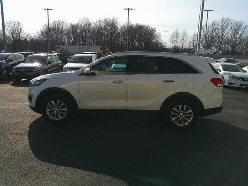 Used 2017 Kia Sorento LX image 3