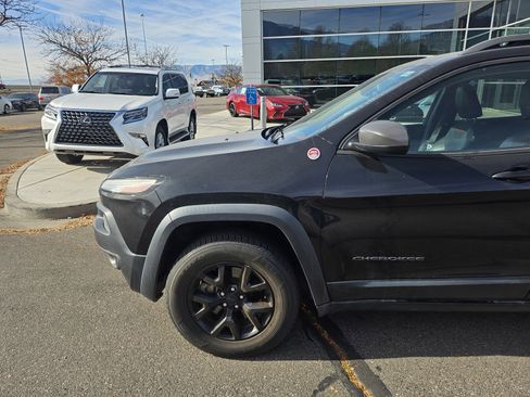 Used 2016 Jeep Cherokee Trailhawk w/ Comfort/Convenience Group image 2