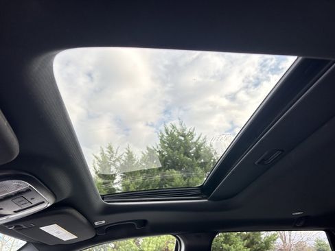 Used 2017 Jeep Grand Cherokee Limited image 23