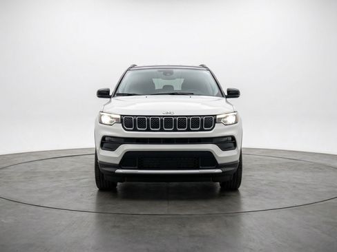 Used 2025 Jeep Compass Limited AWD/4WD image 2
