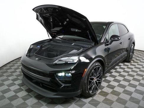 New 2025 Porsche Macan Electric image 34