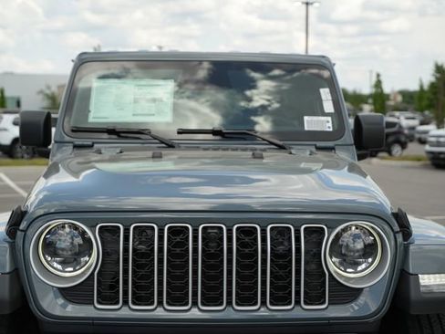 New 2026 Jeep Wrangler Unlimited Sahara AWD/4WD image 39