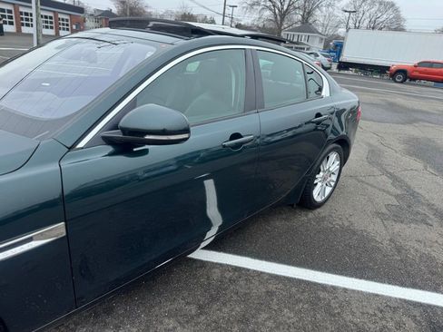 Used 2017 Jaguar XE Premium AWD/4WD image 10