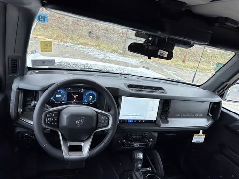 New 2025 Ford Bronco Badlands image 14