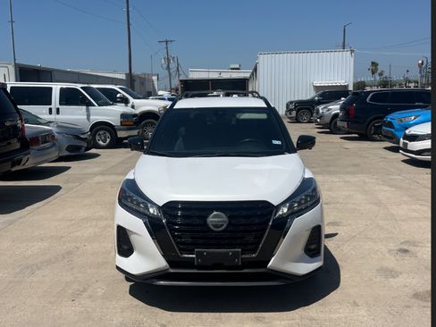 Used 2021 Nissan Kicks SR w/ SR Premium Package FWD image 15