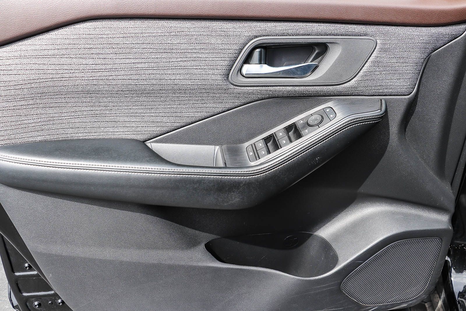 Used 2023 Nissan Rogue SV FWD image 22