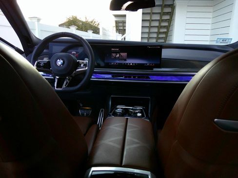 Used 2025 BMW 760i xDrive w/ Executive Package image 76