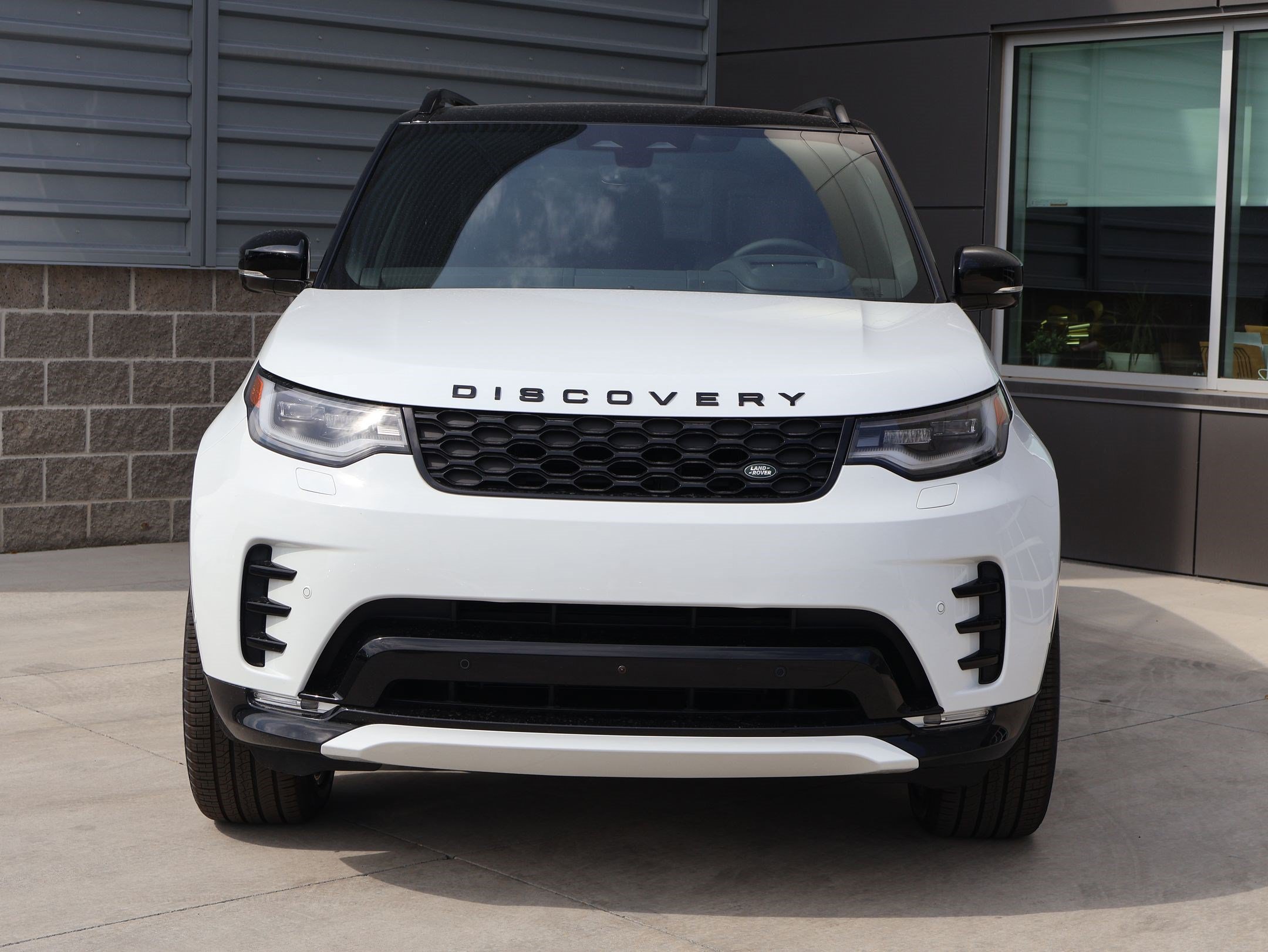 New 2026 Land Rover Discovery Dynamic SE AWD/4WD image 2