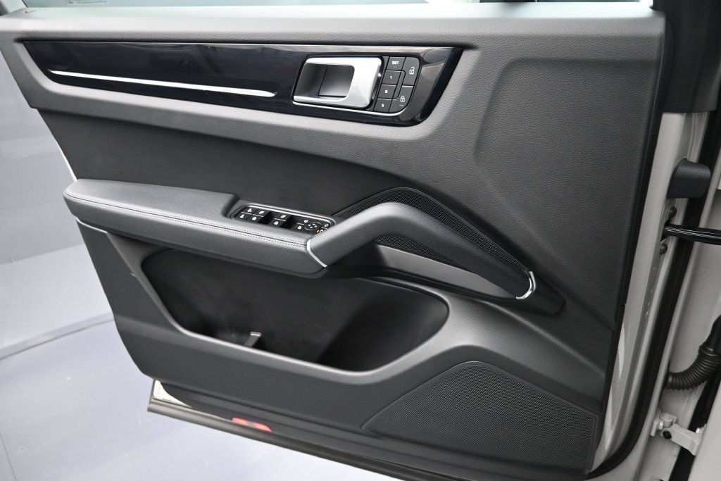 Certified 2023 Porsche Cayenne AWD/4WD image 25
