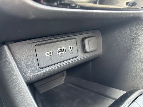 Used 2021 Buick Encore GX Essence w/ Experience Buick Package image 27