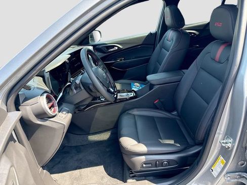 Used 2025 Chevrolet Trax RS w/ Sunroof Package FWD image 28
