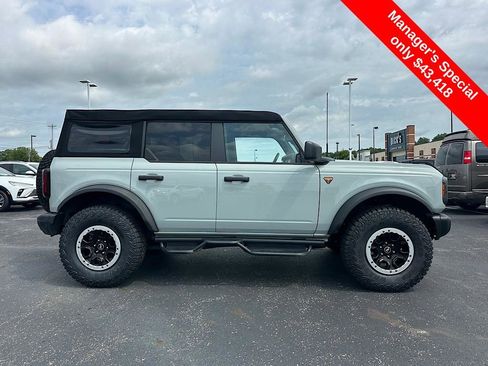 Used 2023 Ford Bronco Badlands w/ Sasquatch Package image 9