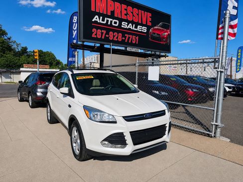Used 2016 Ford Escape SE w/ Equipment Group 201A AWD/4WD image 1